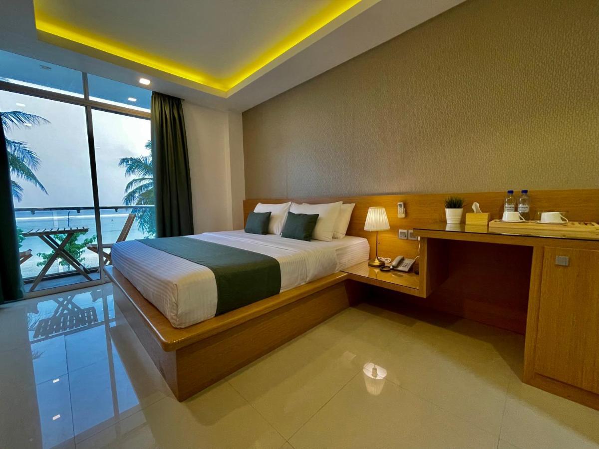 Huvan Beach Hotel At Hulhumale Zewnętrze zdjęcie